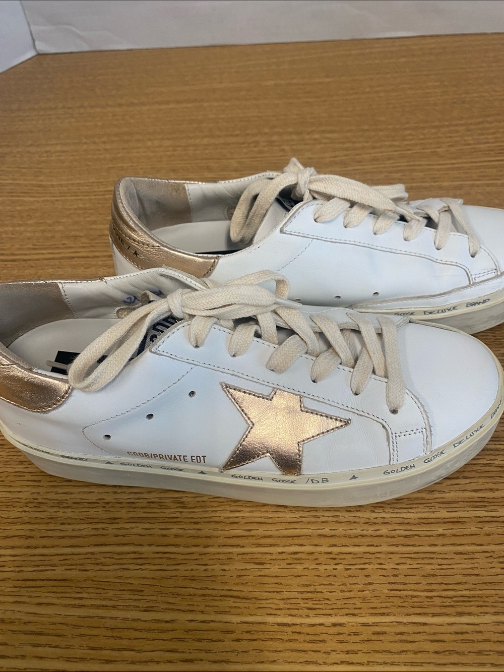 Golden Goose White Leather Sneakers with Metallic Gold Star - Picture 3 of 13
